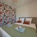 Appartement, Terrasse, Piscine, Parking, Netflix Et Wi-fi *