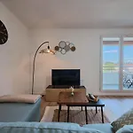 Appartement, Terrasse, Piscine, Parking, Netflix Et Wi-fi Apartment *