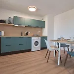 Apartment Appartement, Terrasse, Piscine, Parking, Netflix Et Wi-fi *