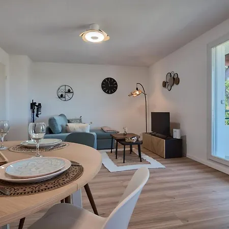 Daire Appartement, Terrasse, Piscine, Parking, Netflix Et Wi-fi *