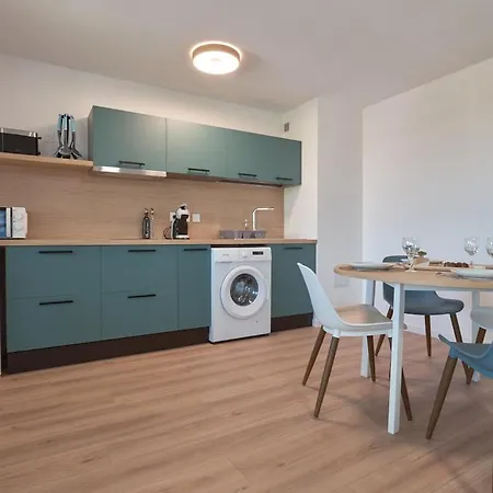 Daire Appartement, Terrasse, Piscine, Parking, Netflix Et Wi-fi *