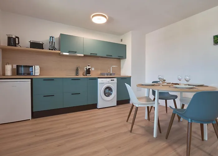 Appartement, Terrasse, Piscine, Parking, Netflix Et Wi-fi *