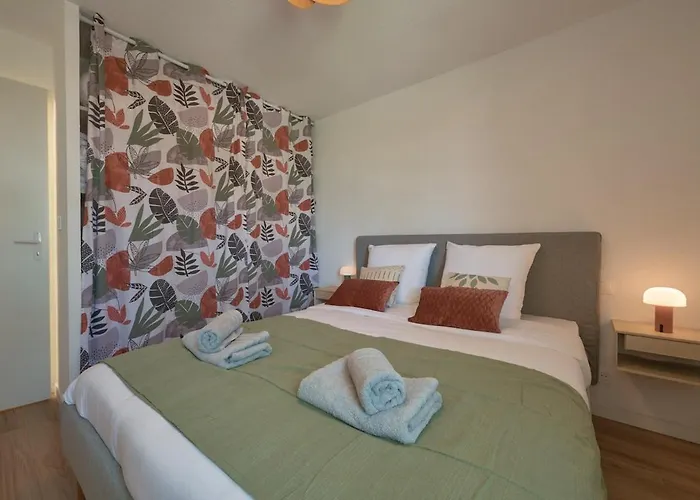 Appartement, Terrasse, Piscine, Parking, Netflix Et Wi-fi *