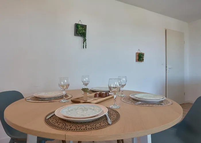 Appartement, Terrasse, Piscine, Parking, Netflix Et Wi-fi Apartman